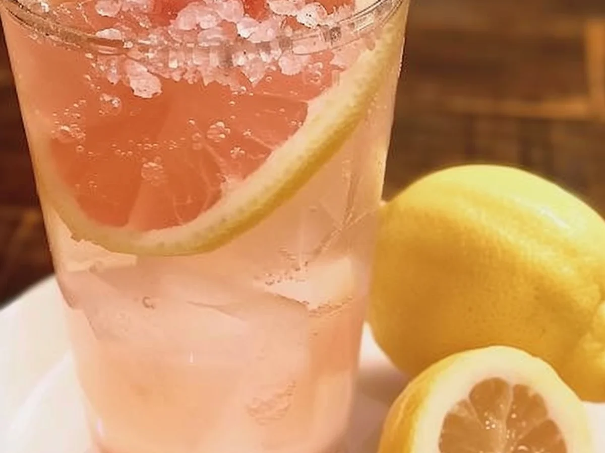 Pink Himalayan Salt Lemonade: Refresh Your Taste Buds!